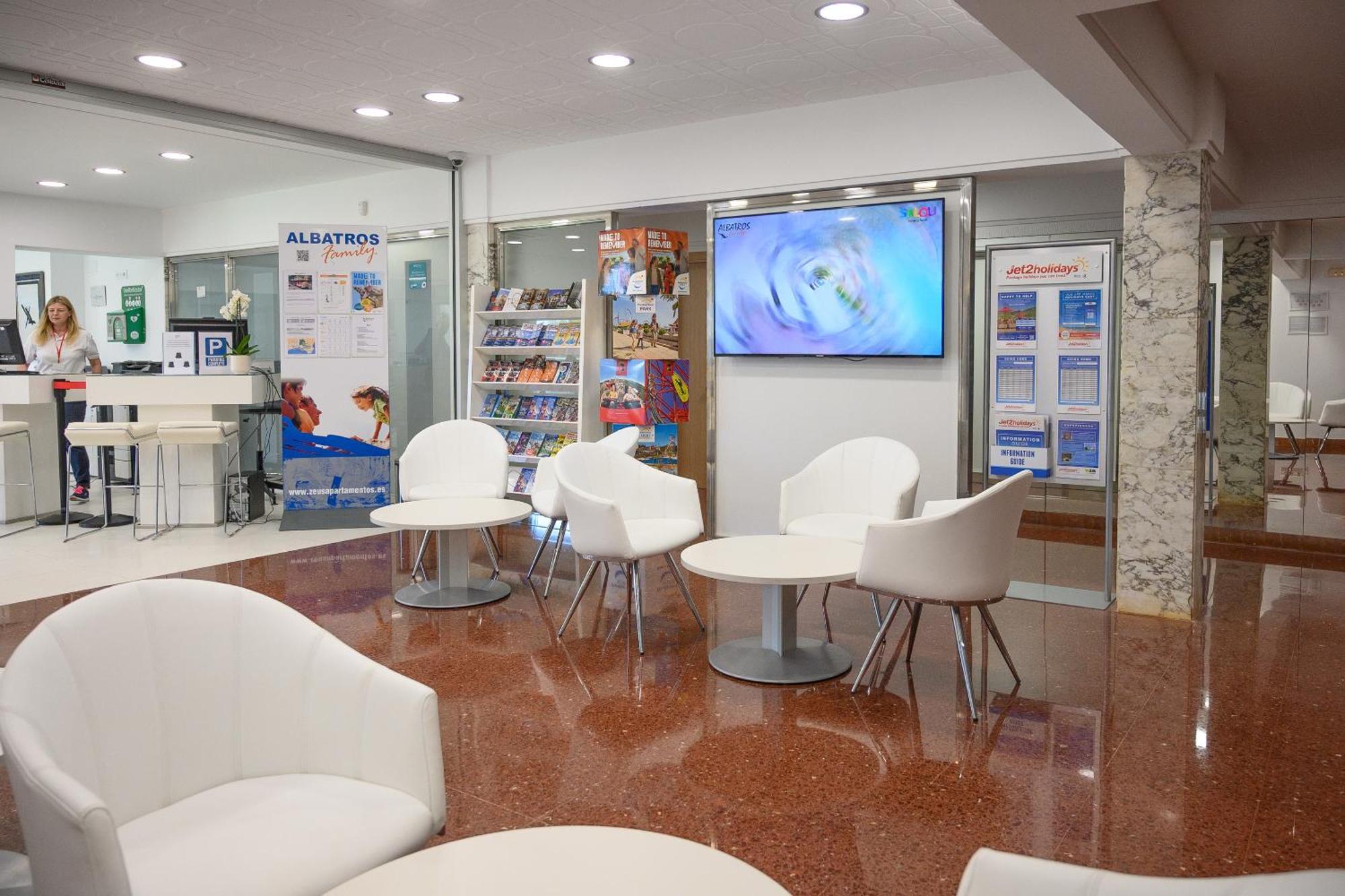 Apartaments Albatros Family サロウ エクステリア 写真